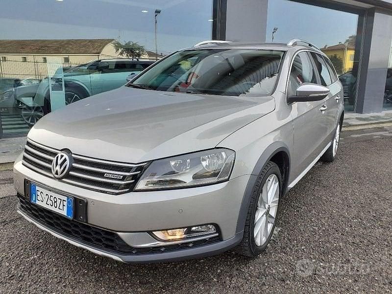 Usata VW Passat 177 CV (130 kW) 2013 Grigio Station wagon