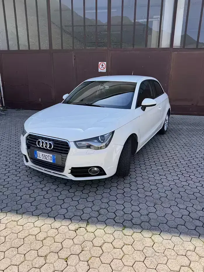 Usata Audi A1 Ambition 90 CV (66 kW) 2012 Bianco Utilitaria
