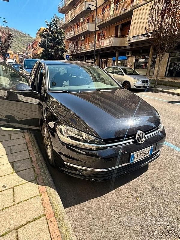 Usata VW Golf VII 130 CV (95 kW) 2019 Nero Utilitaria