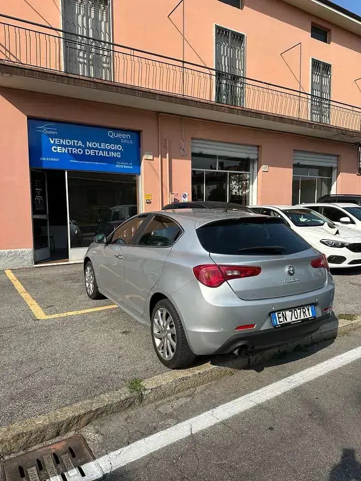 Usata Alfa Romeo Giulietta Exclusive 105 CV (77 kW) 2012 Argento Utilitaria