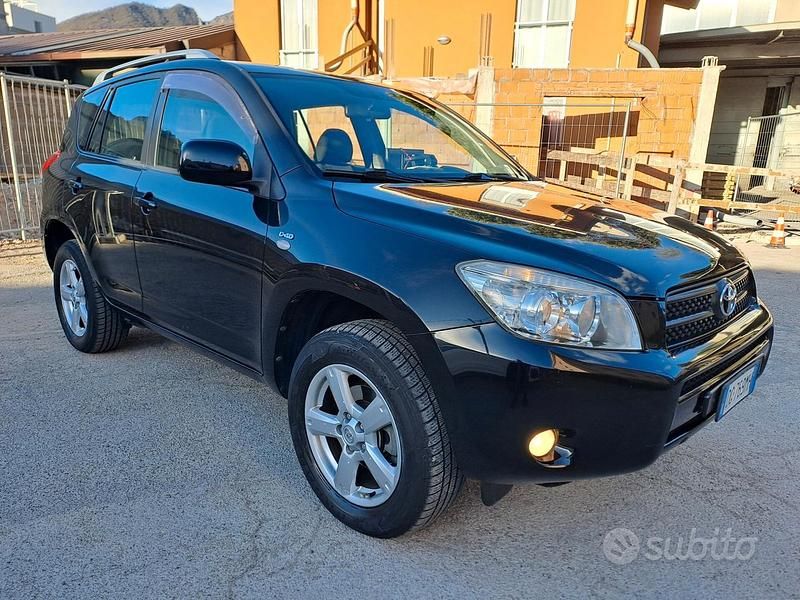 Usata Toyota RAV4 136 CV (100 kW) 2007 Nero SUV