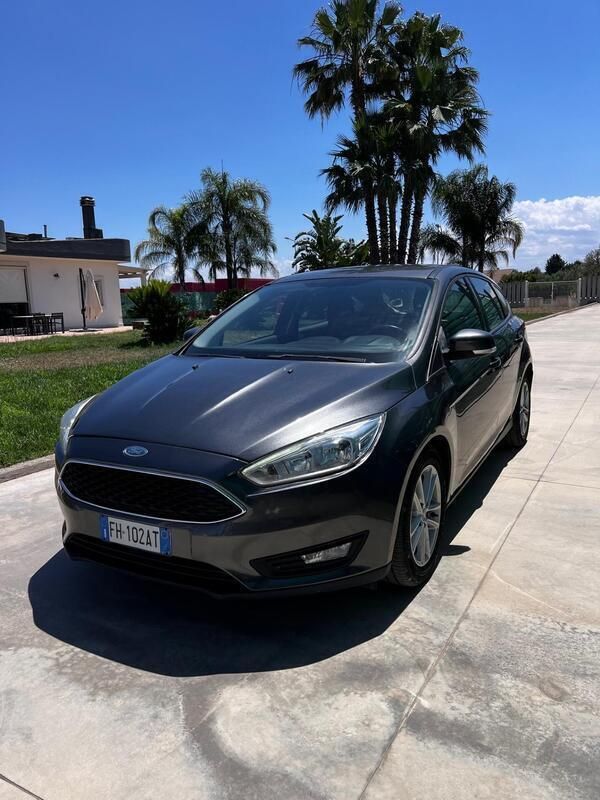 Usata Ford Focus Titanium 120 CV (88 kW) 2017 Grigio Berlina