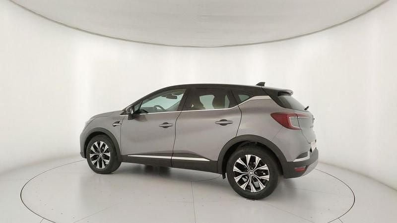 Usata Renault Captur Techno 145 CV (106 kW) 2023 Grigio SUV