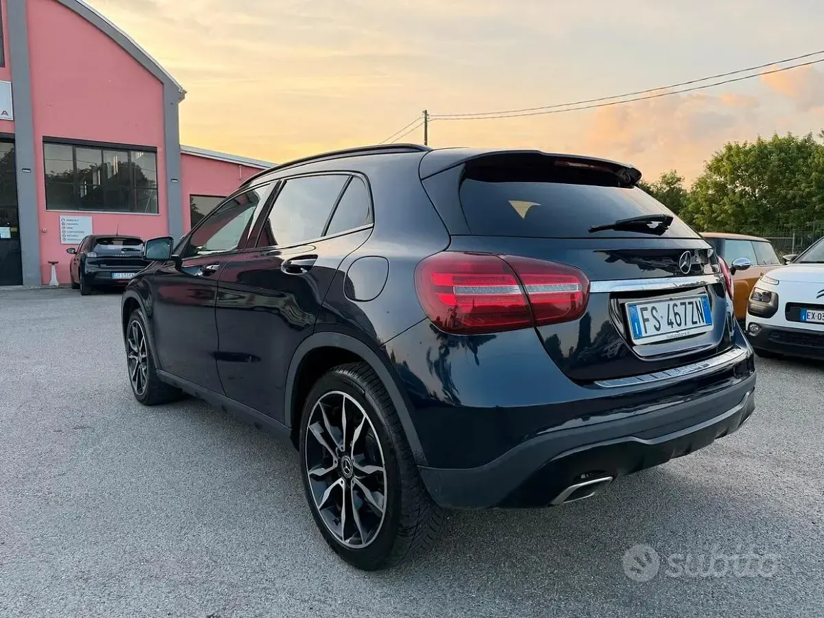 Usata Mercedes GLA200 Premium 136 CV (100 kW) 2018 Blu SUV