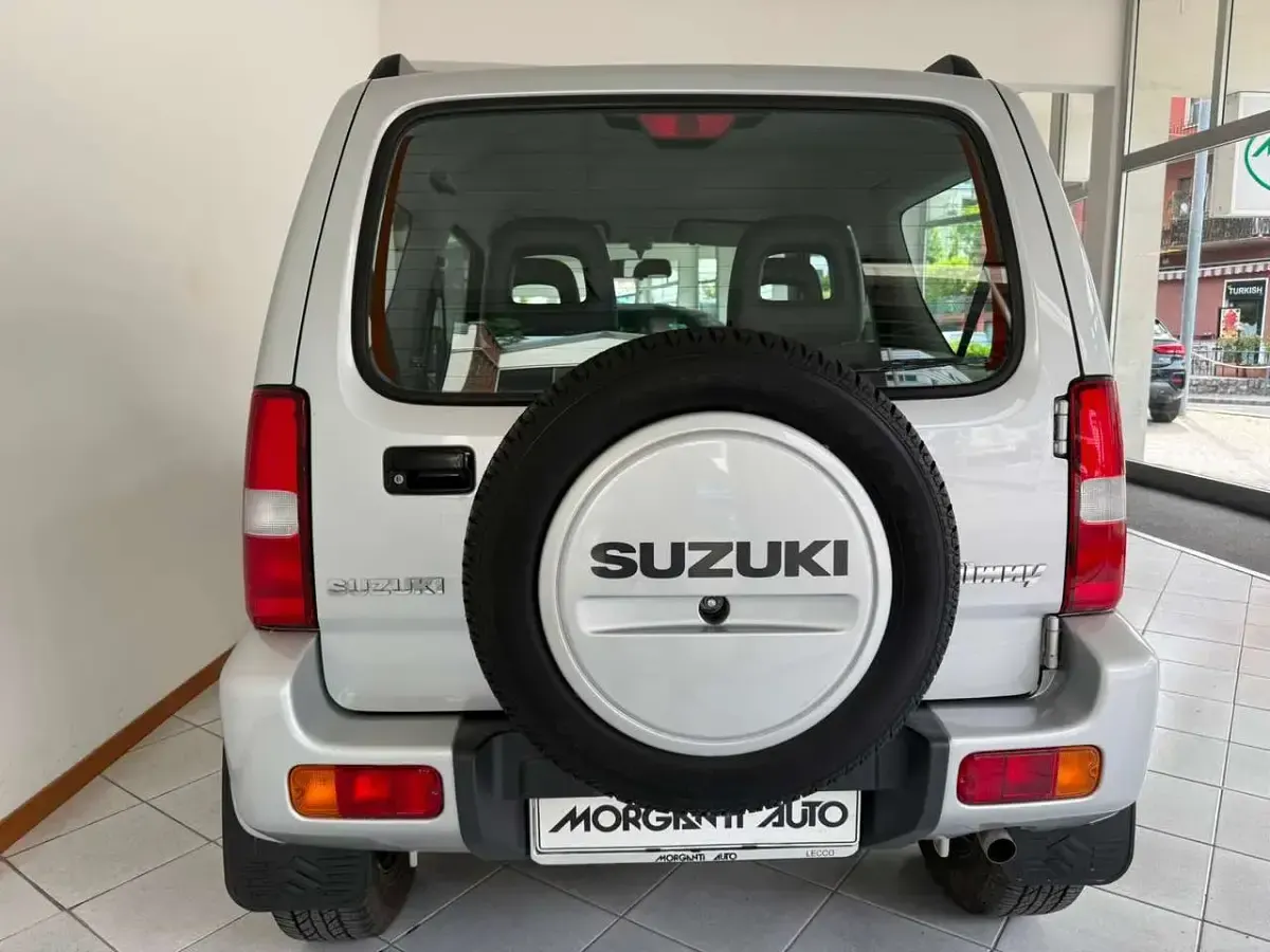 Usata Suzuki Jimny 84 CV (61 kW) 2012 Argento SUV