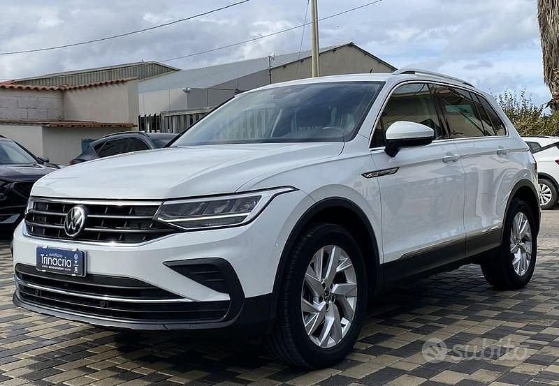 Bianco Usata 2021 VW Tiguan Life SUV | 26.900 € (Ottimo prezzo) - Immagine 1/4
