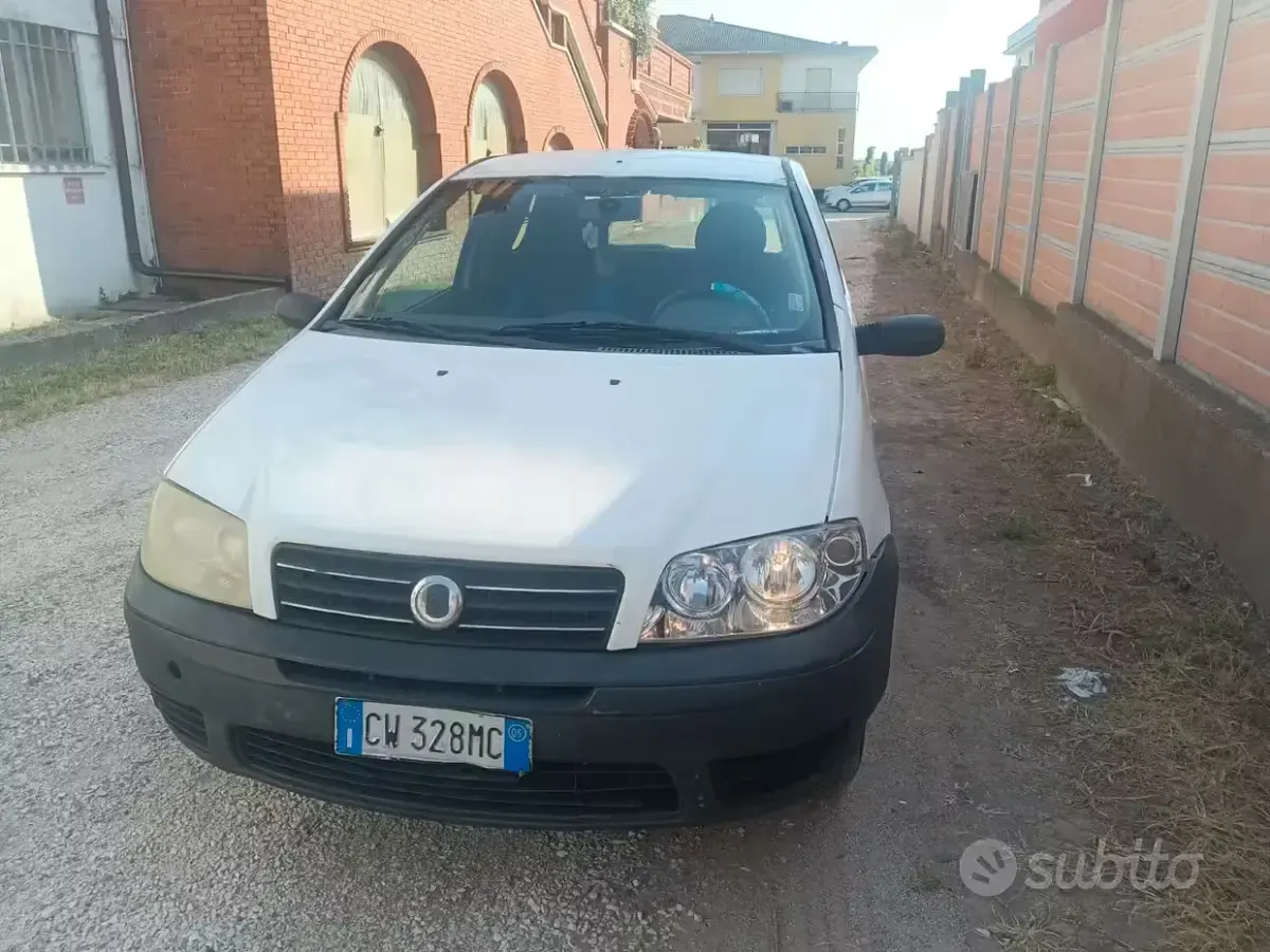 Usata Fiat Punto 60 CV (44 kW) 2005 Bianco Utilitaria