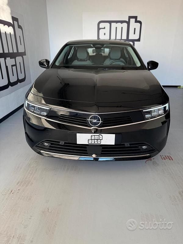 Usata Opel Astra Edition 110 CV (80 kW) 2022 Nero Berlina