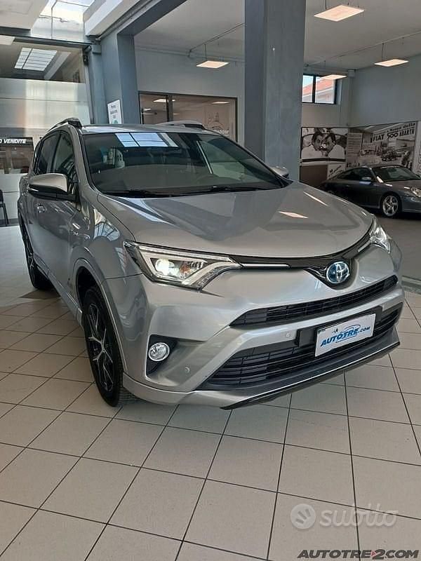 Usata Toyota RAV4 Hybrid Style 197 CV (144 kW) 2017 Grigio SUV