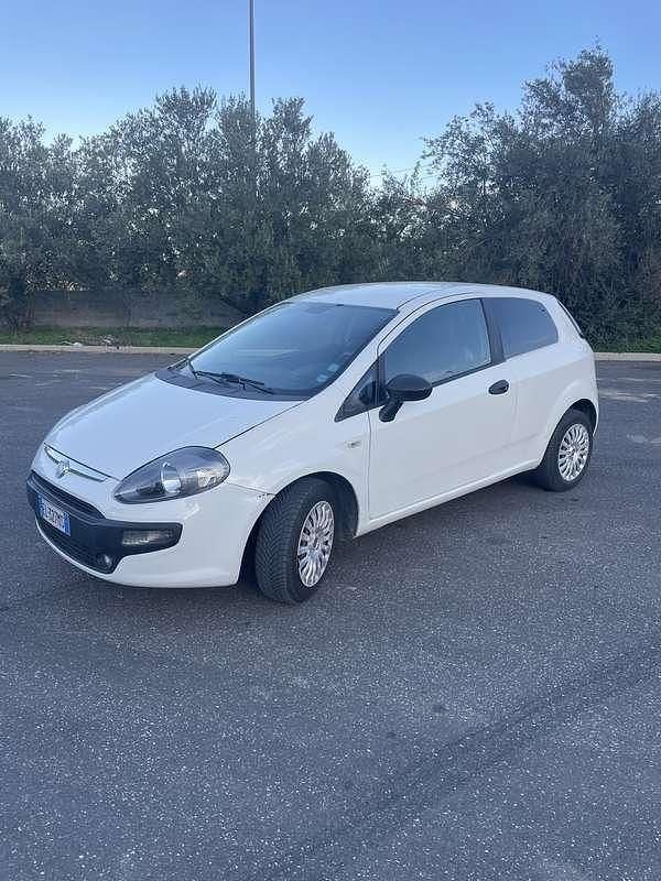 Bianco Usata 2012 Fiat Punto Evo Active Due volumi | 2800 € (Super prezzo) - Immagine 1/4
