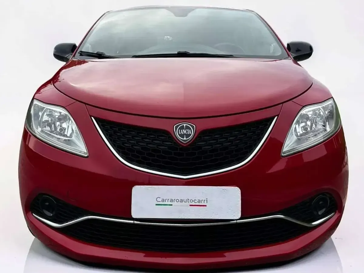 Usata Lancia Ypsilon Gold 95 CV (69 kW) 2016 Rosso Utilitaria