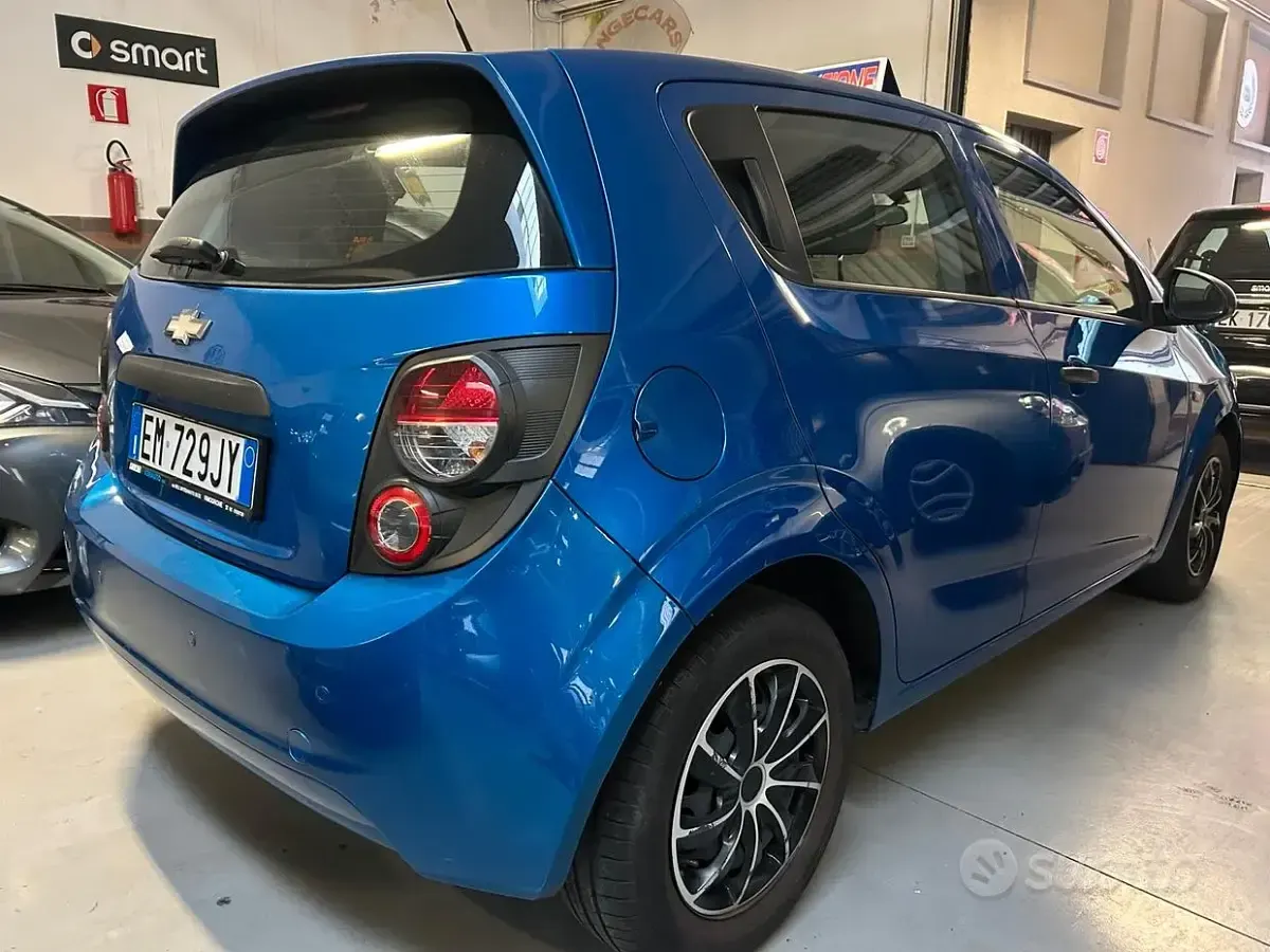 Usata Chevrolet Aveo LS 69 CV (50 kW) 2012 Bluazzurro Berlina