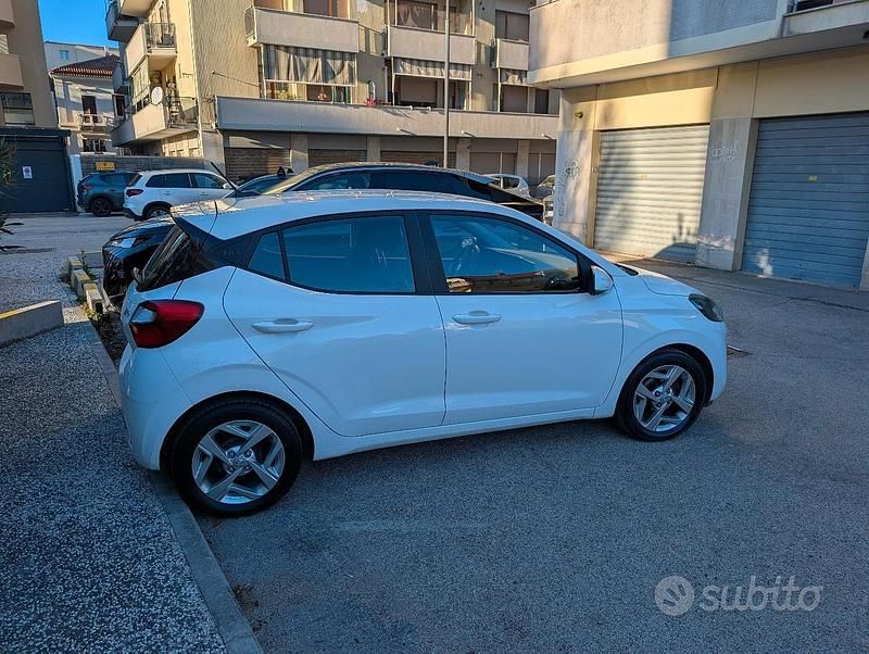 Usata Hyundai i10 Advanced 67 CV (49 kW) 2021 Bianco Utilitaria