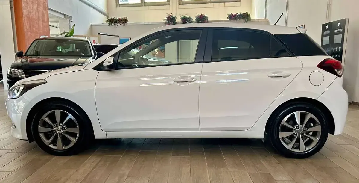 Usata Hyundai i20 GO! 75 CV (55 kW) 2016 Bianco Utilitaria