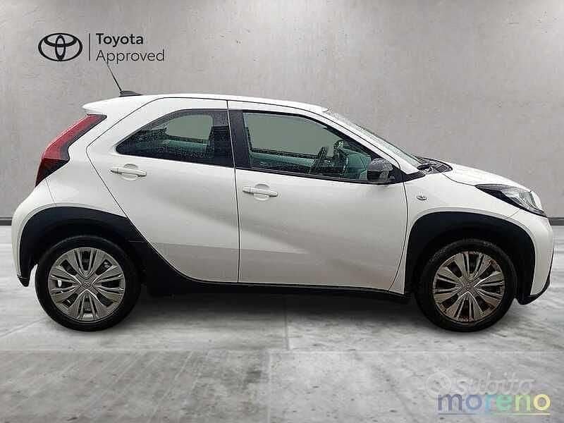 Begagnad Toyota Aygo X Active 72 HK (52 kW) 2023 Vit SUV