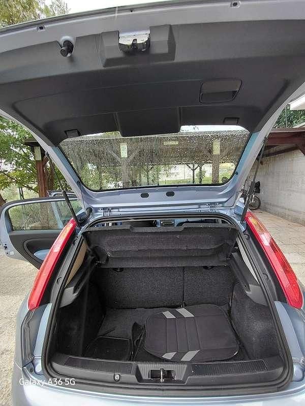 Usata Fiat Grande Punto Dynamic 77 CV (56 kW) 2005 Utilitaria