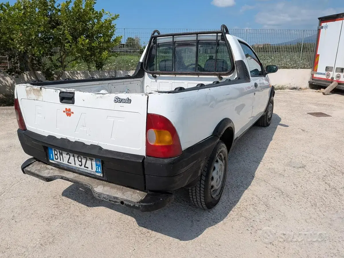 Usata Fiat Strada 69 CV (50 kW) 2000 Bianco Pick-up