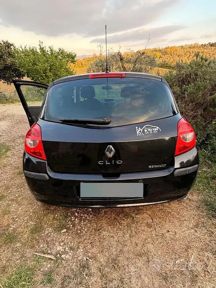 Usata Renault Clio LE 85 CV (62 kW) 2007 Nero Utilitaria