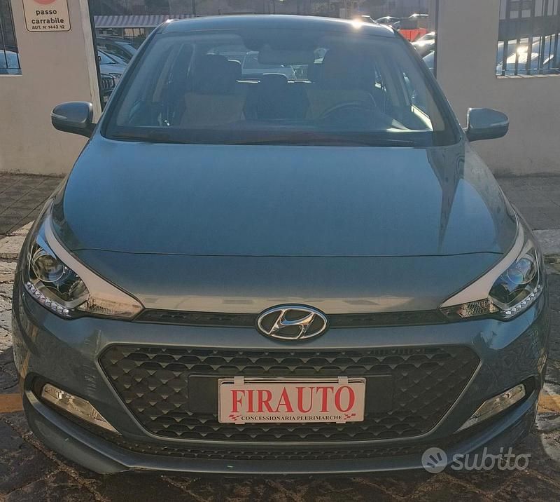 Usata Hyundai i20 Comfort 75 CV (55 kW) 2015 Grigio Berlina