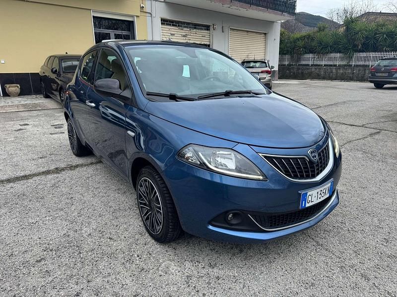 Usata Lancia Ypsilon Gold 69 CV (50 kW) 2022 Blu Utilitaria