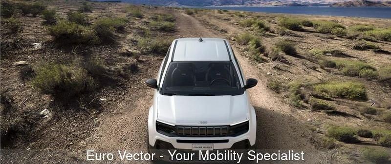 Nuova Jeep Avenger Summit 110 CV (80 kW) 2025 Bicolor bianco/nero SUV