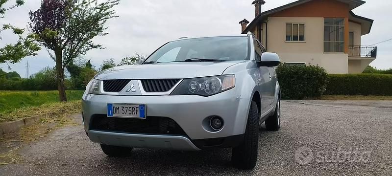 Usata Mitsubishi Outlander Invite 140 CV (102 kW) 2008 Grigio SUV
