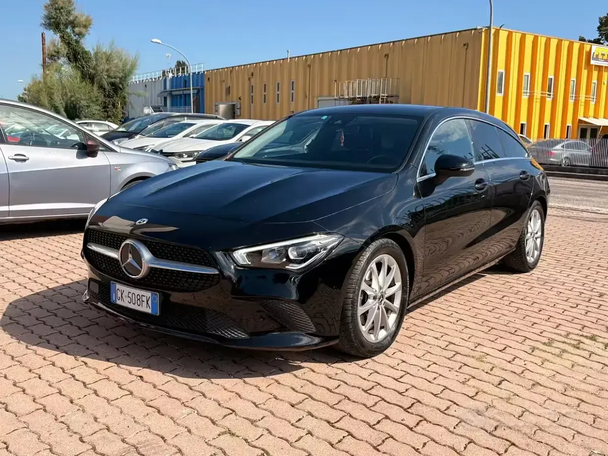 Usata Mercedes CLA180 Shooting Brake Executive 116 CV (85 kW) 2022 Nero Station wagon