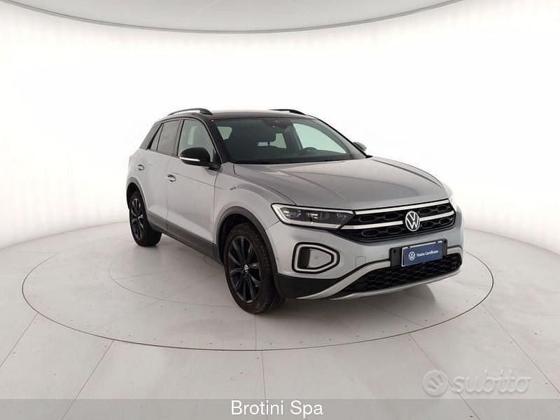Usata VW T-Roc Style 110 CV (80 kW) 2023 Grigio metallizzato SUV