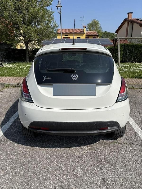 Usata Lancia Ypsilon 80 CV (58 kW) 2013 Bianco Utilitaria