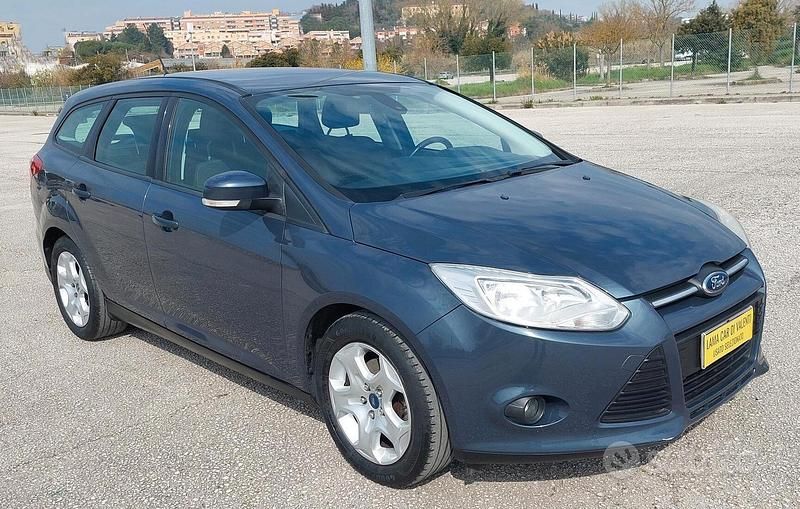 Usata Ford Focus 116 CV (85 kW) 2014 Grigio Station wagon