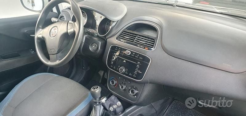 Usata Fiat Grande Punto 77 CV (56 kW) 2012 Bianco Utilitaria