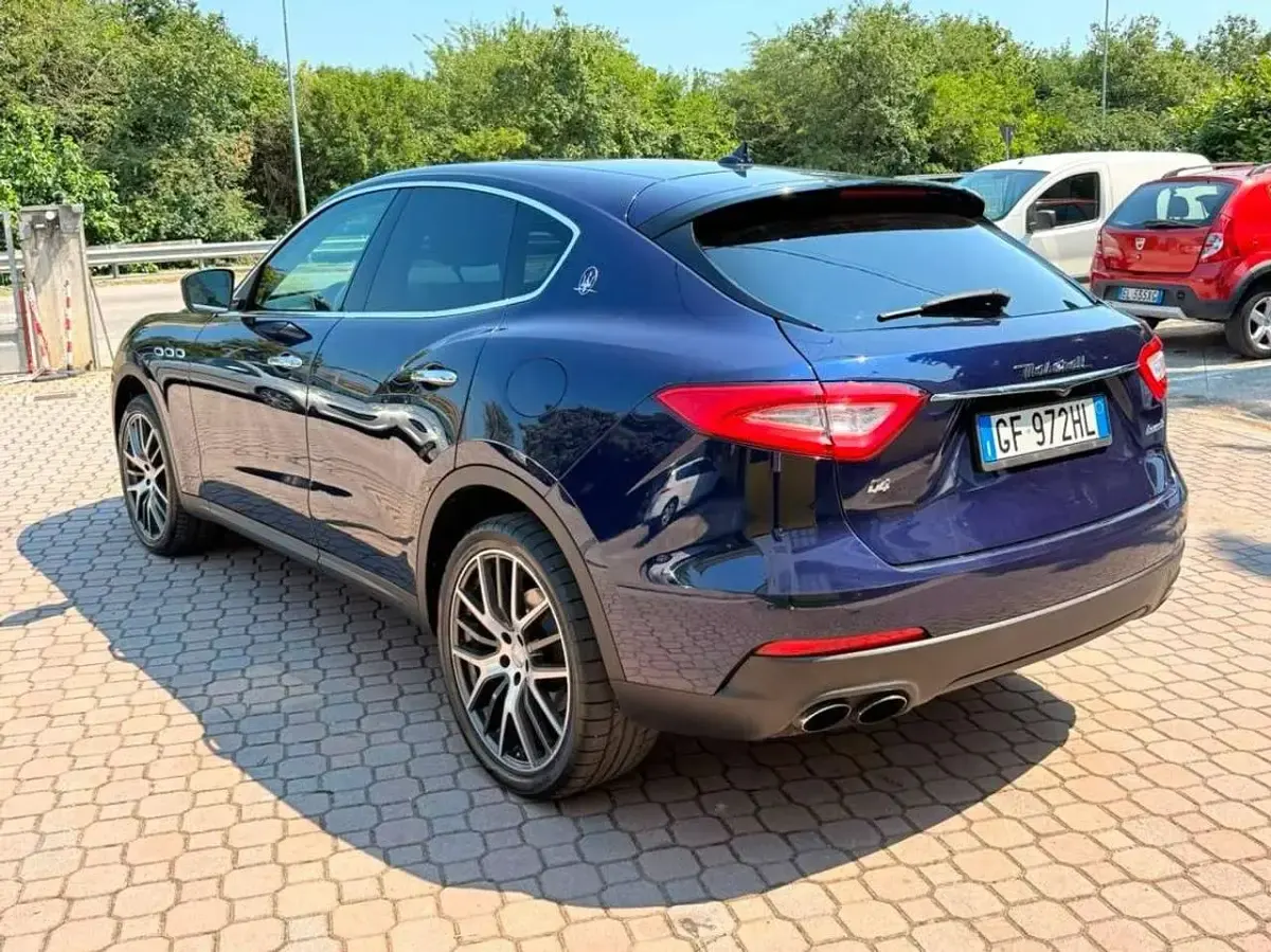 Usata Maserati Levante 250 CV (183 kW) 2017 Blu/azzurro SUV