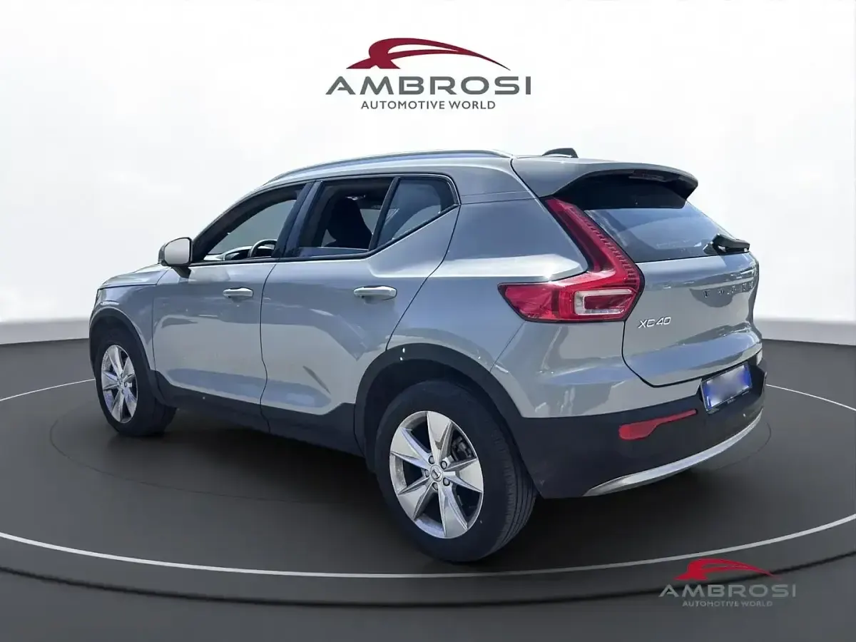 Usata Volvo XC40 Core 163 CV (119 kW) 2024 Grigio SUV
