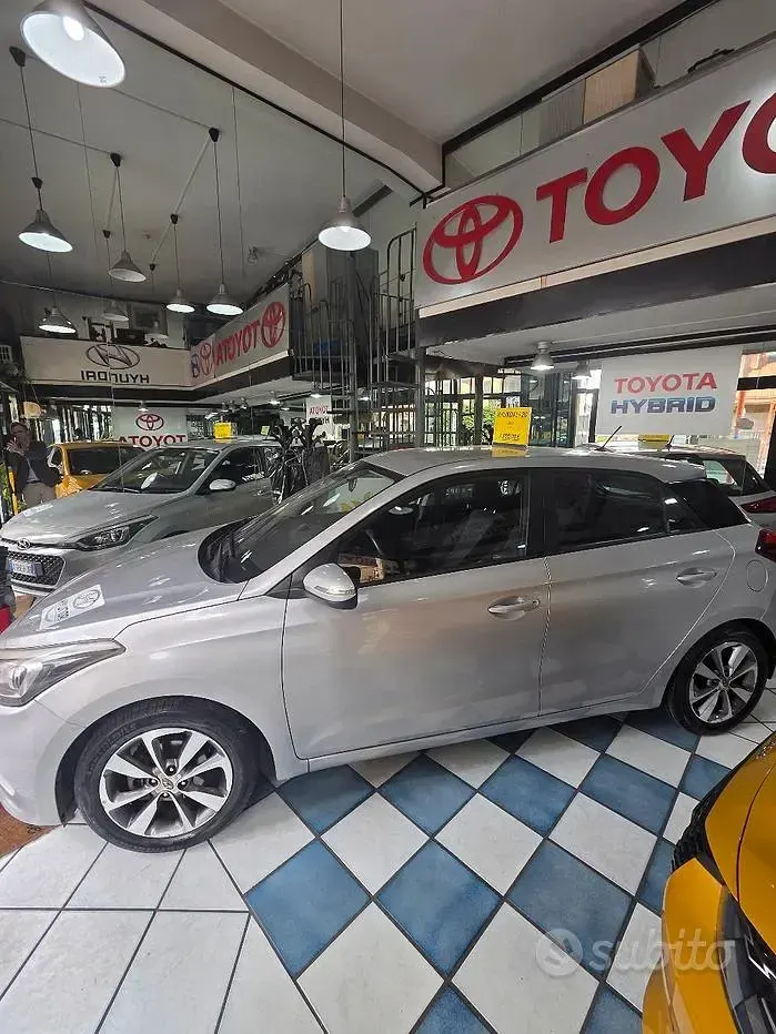 Käytetty Hyundai i20 84 HP (61 kW) 2017 Harmaa Sedan