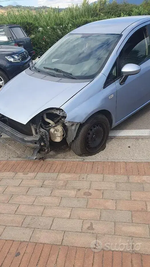 Begagnad Fiat Grande Punto Active 75 HK (55 kW) 2009 Halvkombi
