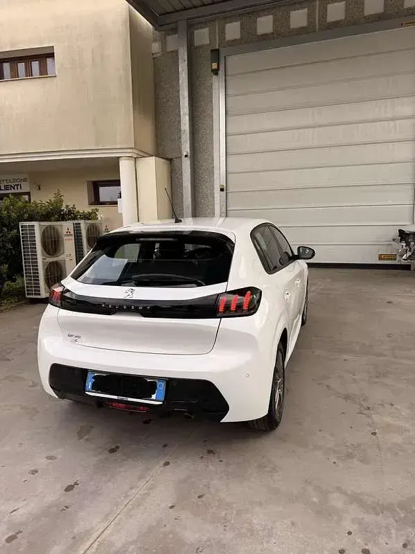 Usata Peugeot 208 Allure 102 CV (75 kW) 2021 Bianco Utilitaria