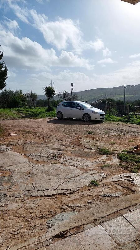 Bianco Usata 2008 Fiat Punto Tre volumi | 2000 € - Immagine 1/4