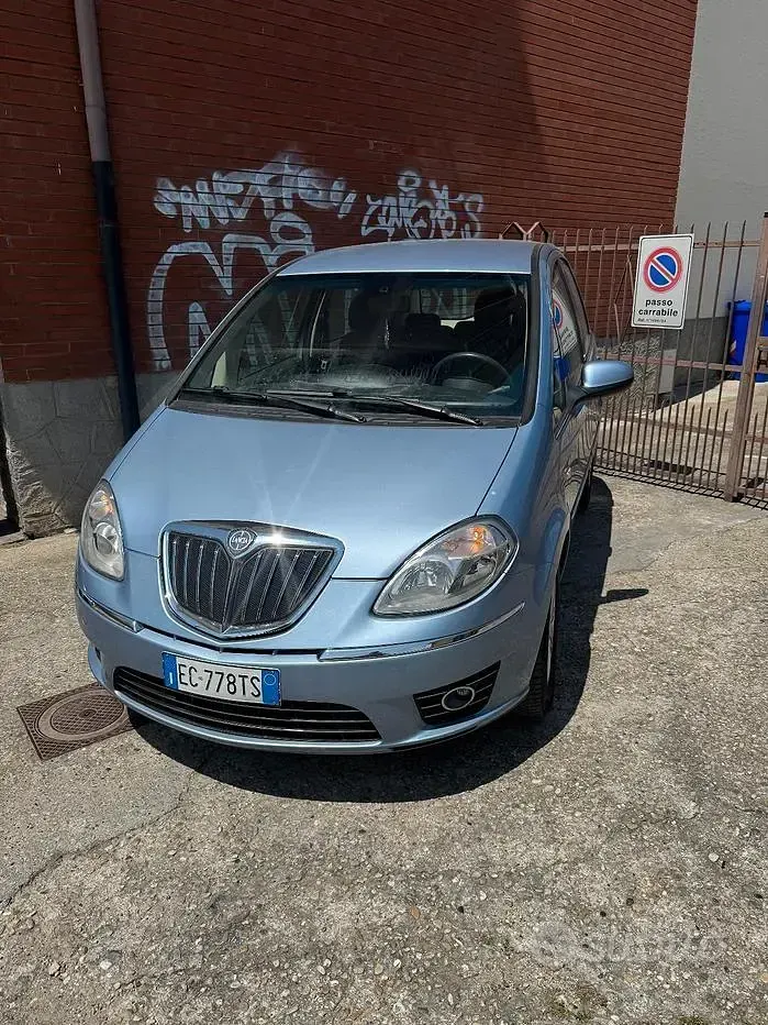 Usata Lancia Musa 95 CV (69 kW) 2010 Bluazzurro Monovolume