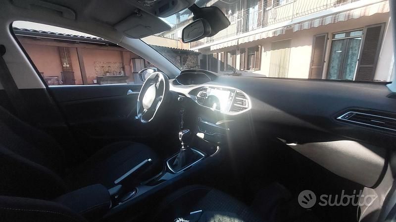 Usata Peugeot 308 120 CV (88 kW) 2020 Grigio Berlina