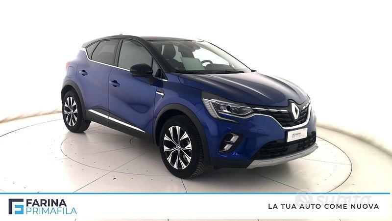 Usata Renault Captur Techno 91 CV (66 kW) 2024 Blu iron / tetto nero SUV