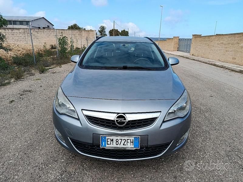 Usata Opel Astra 88 CV (64 kW) 2012 Grigio Berlina