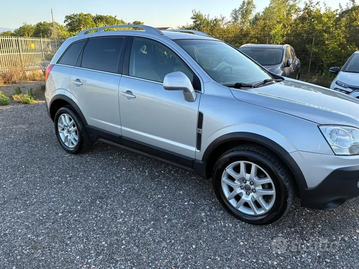 Usata Opel Antara 127 CV (93 kW) 2010 Grigio SUV