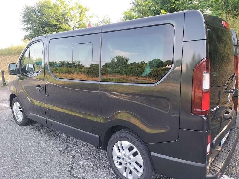 Usata Renault Trafic Zen 125 CV (91 kW) 2018 Nero Monovolume