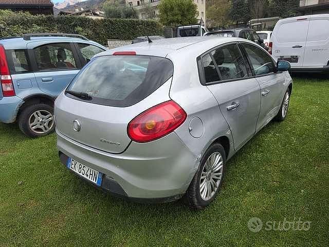 Usata Fiat Bravo 105 CV (77 kW) 2011 Grigio Utilitaria