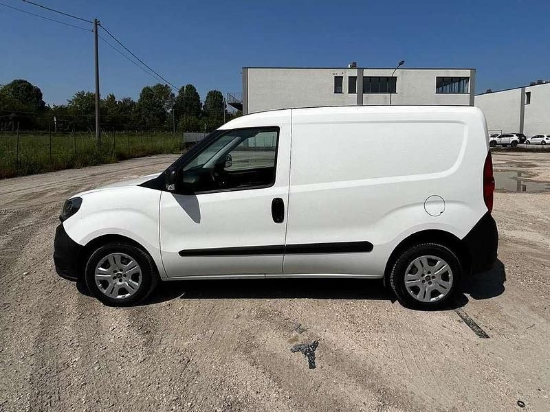 Käytetty Fiat Doblò Active 90 HP (66 kW) 2022 Valkoinen Tila-auto