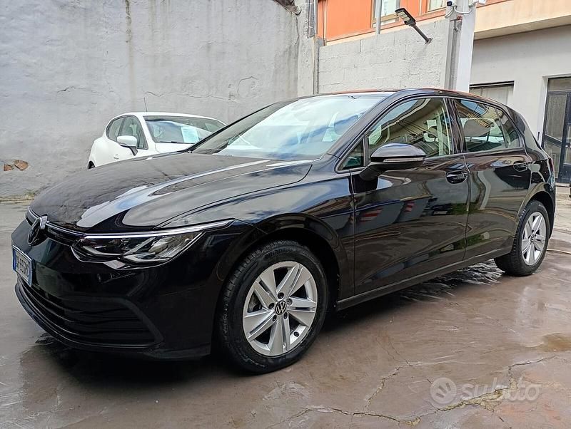 Usata VW Golf VIII Life 115 CV (84 kW) 2022 Nero Berlina