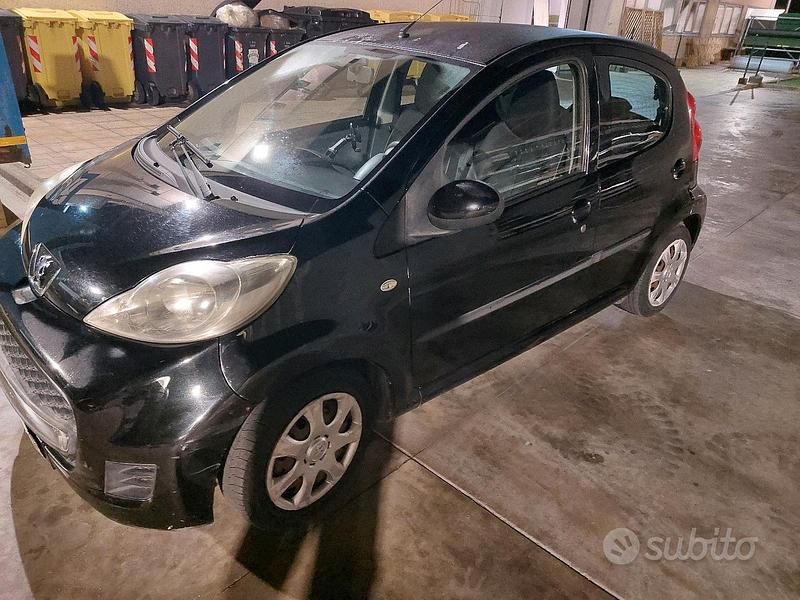 Usata Peugeot 107 68 CV (50 kW) 2010 Nero Utilitaria