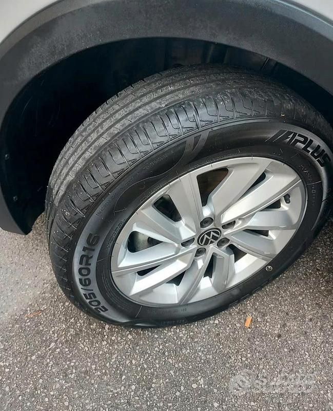 Usata VW T-Cross 110 CV (80 kW) 2023 Grigio SUV