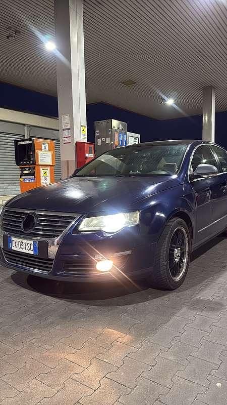 Usata VW Passat Highline 140 CV (102 kW) 2005 Blu/azzurro Berlina