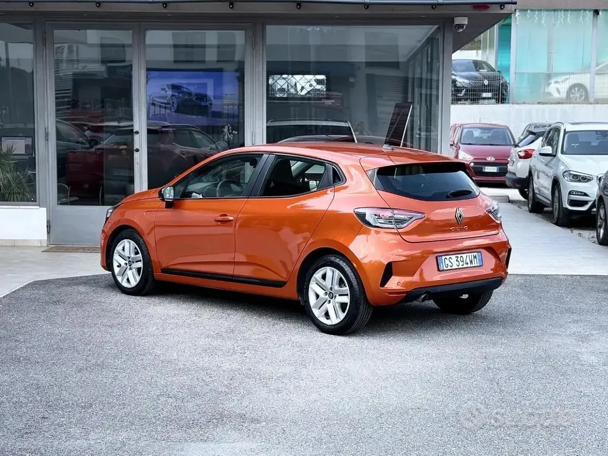 Usata Renault Clio V 101 CV (74 kW) 2024 Giallo Berlina